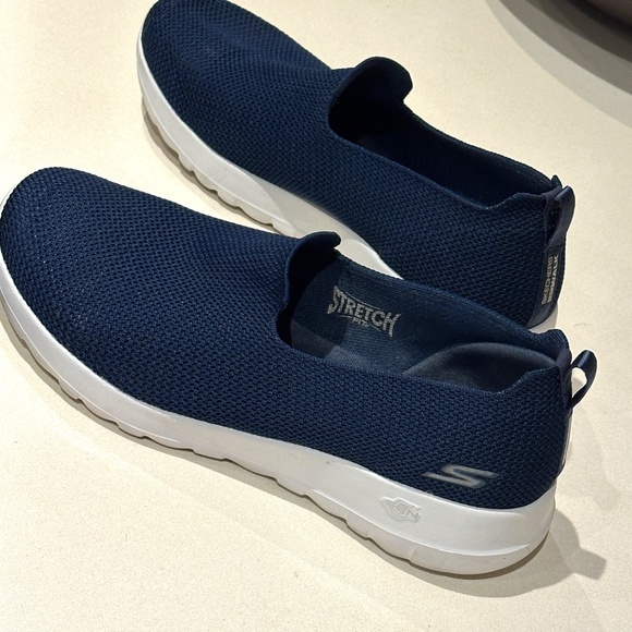Skechers Size 9.5 Navy Go Walk 6 Easy On Slip Ins Knit Walking Sneakers GoWalk